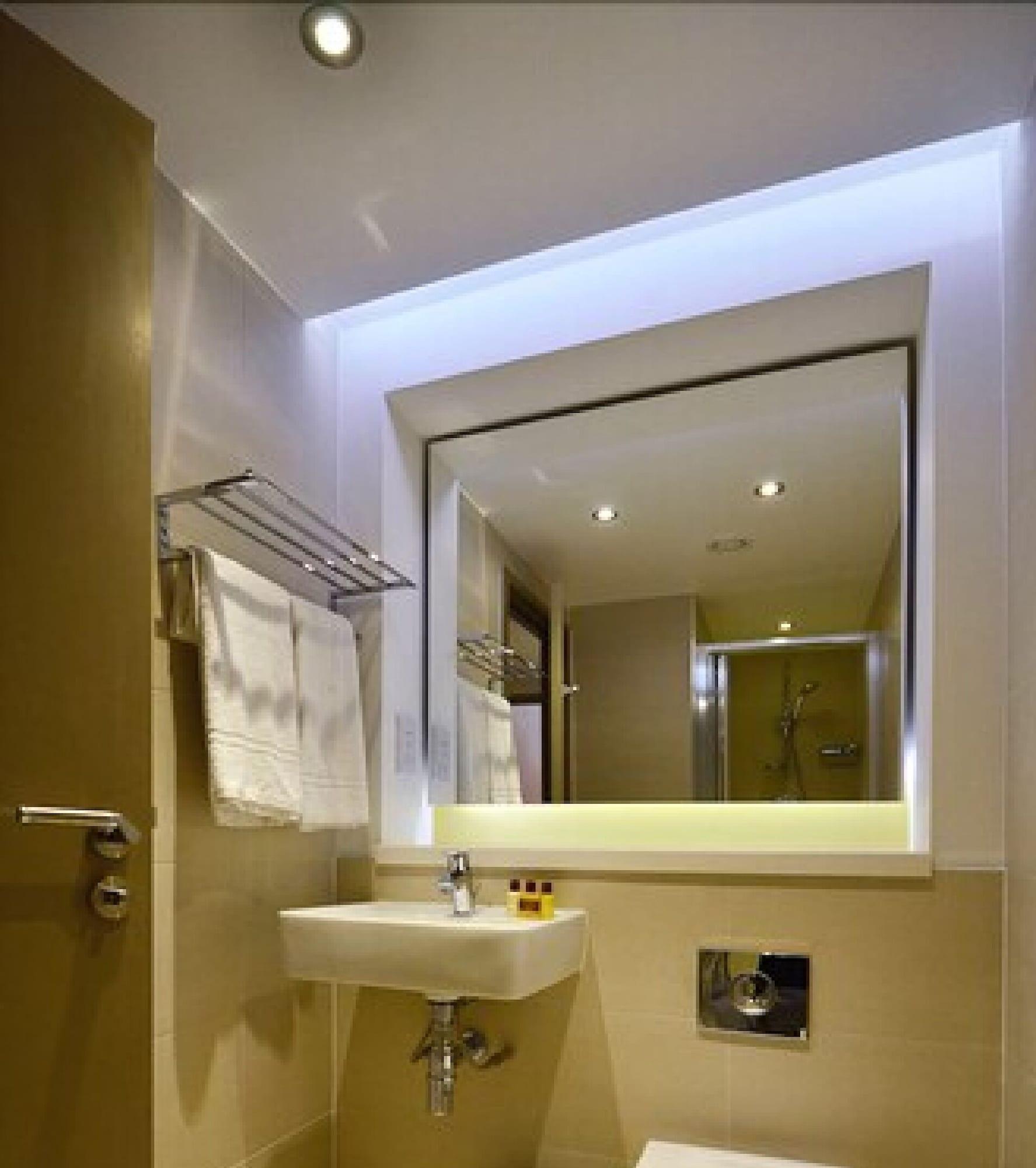 Arch Hotel Лондон Екстериор снимка